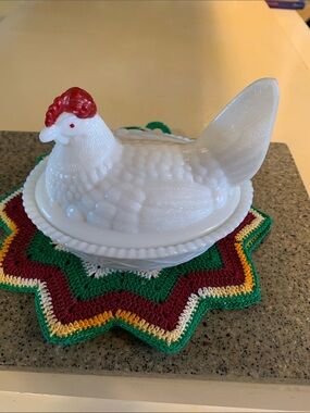 Vintage Westmoreland Hen Dish
